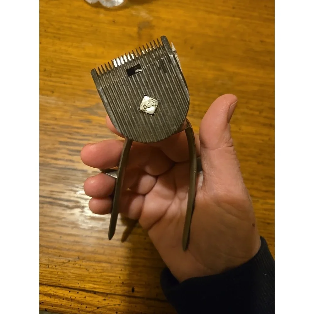 vintage John Oster Model 105 manual hair clipper